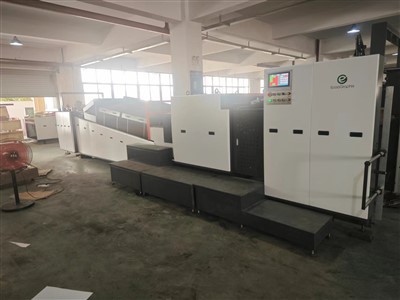 Máquina de barnizado general y puntual UV